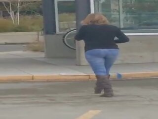 A Fan got video of MarieRocks out in public